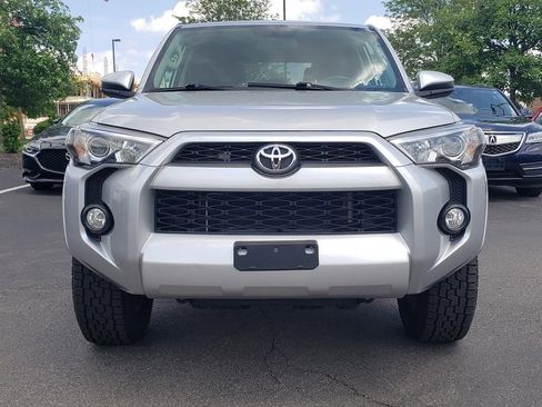 Used 2017 Toyota 4Runner SR5 AWD/4WD image 2