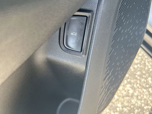 Used 2025 Chevrolet Equinox LT w/ Convenience Package II image 28