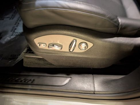 Used 2025 Porsche Macan image 17