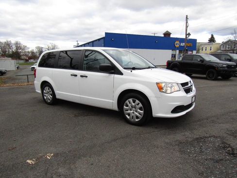 Used 2019 Dodge Grand Caravan SE w/ UConnect Hands-Free Group image 10