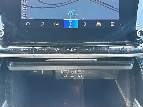 Used 2024 Jeep Wagoneer L Series II RWD image 16
