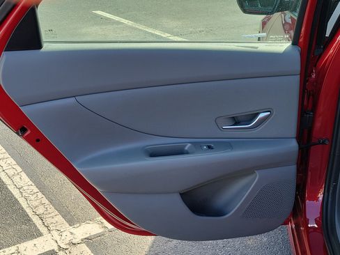 Used 2025 Hyundai Elantra Sport FWD image 14