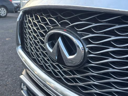 Used 2017 INFINITI QX30 AWD image 12