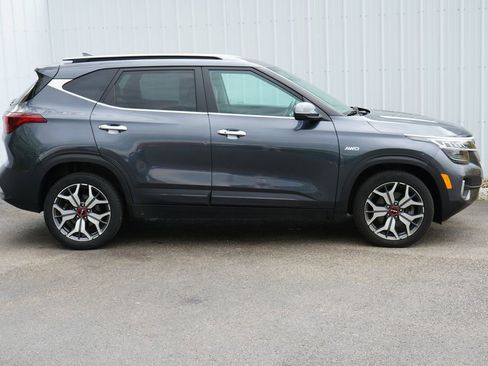 Used 2022 Kia Seltos SX AWD/4WD image 2