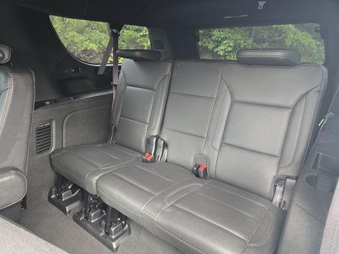 Used 2023 GMC Yukon XL SLT w/ SLT Premium Package RWD image 11