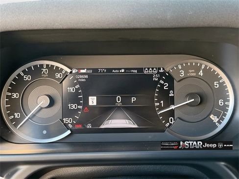 Used 2023 Land Rover Defender 110 X-Dynamic SE image 12