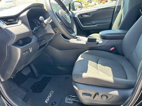 Used 2023 Toyota RAV4 XLE AWD/4WD image 24