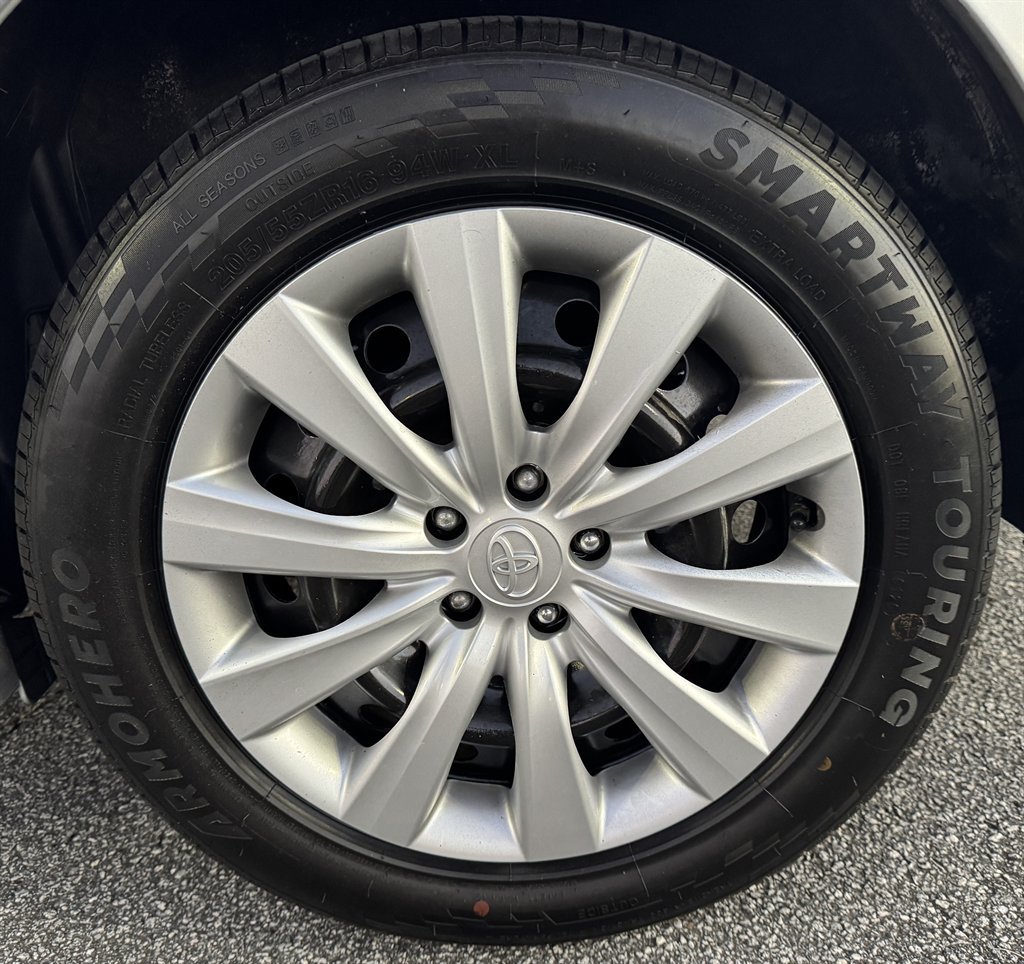 Used 2012 Toyota Corolla LE FWD image 47