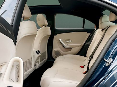 Used 2021 Mercedes-Benz CLA 250 4MATIC image 10