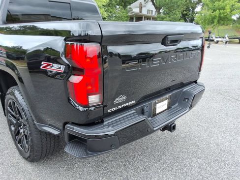 Certified 2025 Chevrolet Colorado Z71 w/ Technology Package AWD/4WD image 13