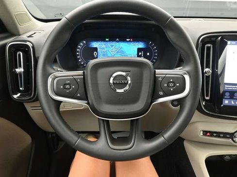 Used 2025 Volvo XC40 B5 Plus AWD/4WD image 24