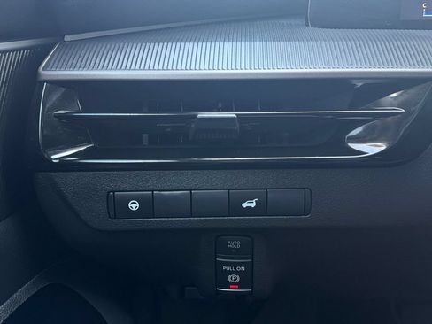 Used 2025 Nissan Murano SV AWD/4WD image 21