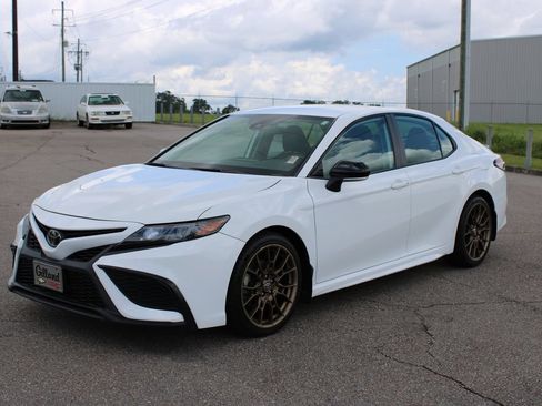 Used 2023 Toyota Camry SE AWD/4WD image 2