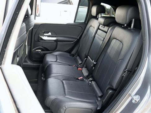 Used 2020 Mercedes-Benz GLB 250 4MATIC image 29