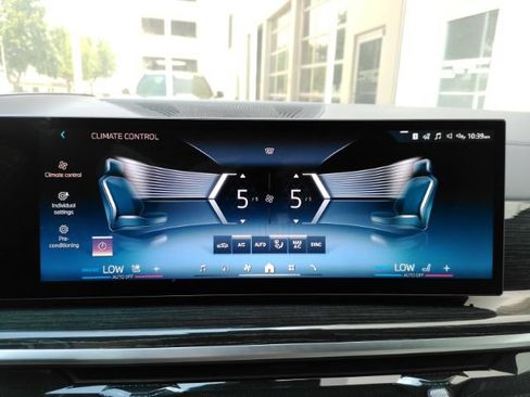 Used 2025 BMW X5 sDrive40i w/ M Sport Package RWD image 49