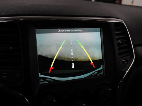 Used 2018 Jeep Grand Cherokee Altitude AWD/4WD image 22