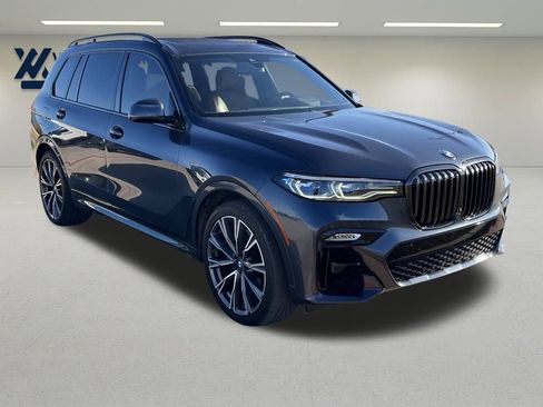 Used 2022 BMW X7 M50i w/ Cold Weather Package image 9