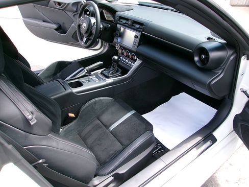 Used 2025 Toyota GR86 Premium w/ Performance Package RWD image 9