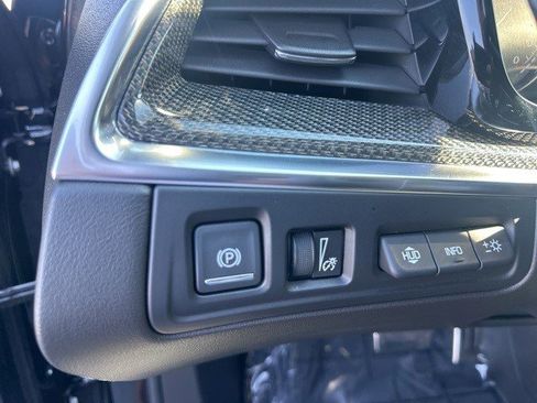 Certified 2022 Cadillac XT5 Sportv w/ LPO, ONYX Package image 17