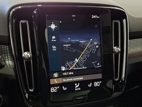 Used 2022 Volvo XC40 T5 R-Design w/ Climate Package image 17