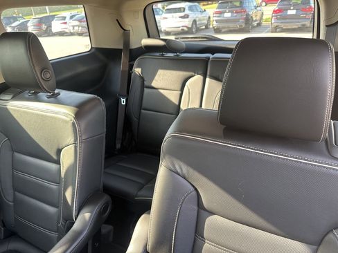 Used 2017 GMC Acadia Denali w/ Technology Package image 14