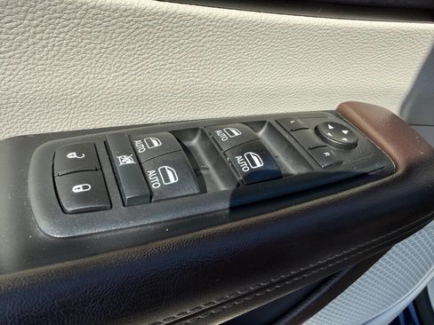 Used 2020 Chrysler Pacifica Touring-L Plus image 13