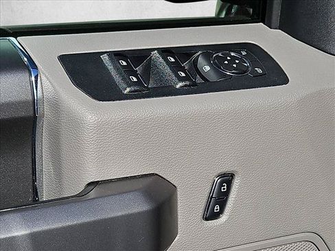 Used 2018 Ford F150 XLT w/ Equipment Group 302A Luxury AWD/4WD image 12