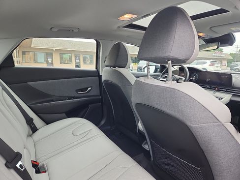 Certified 2024 Hyundai Elantra Limited FWD image 29