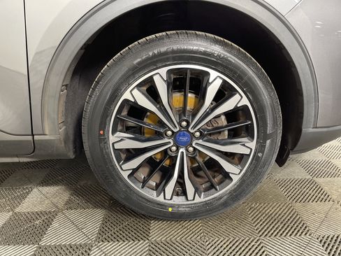 Used 2022 Ford Escape SE w/ SE Sport Appearance Package image 6