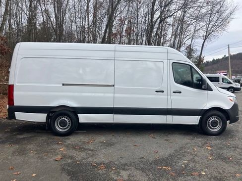 Used 2022 Mercedes-Benz Sprinter 2500 image 29