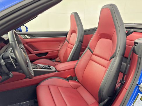 Used 2025 Porsche 911 Carrera image 40