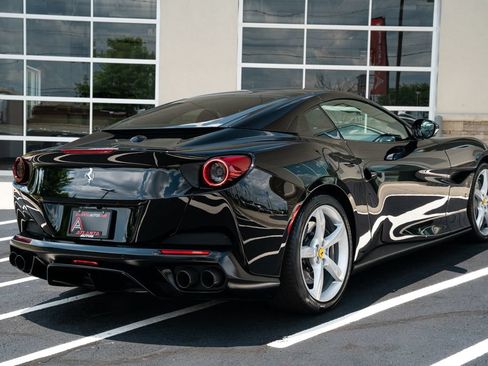 Used 2019 Ferrari Portofino RWD image 13