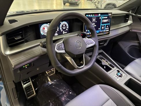 New 2026 Volkswagen Tiguan SE R-Line AWD/4WD image 15