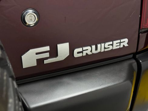 Used 2007 Toyota FJ Cruiser 4WD image 11