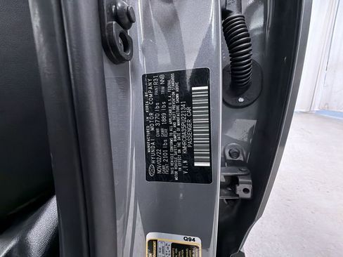 Used 2023 Hyundai Venue Limited FWD image 25