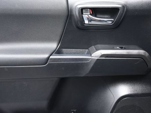Used 2019 Toyota Tacoma TRD Sport AWD/4WD image 9