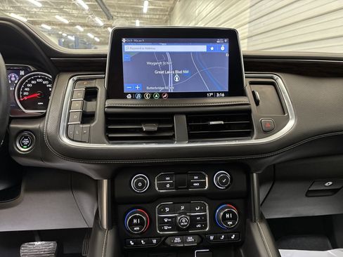 Used 2021 Chevrolet Suburban Premier image 18