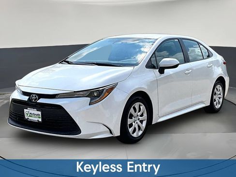Used 2025 Toyota Corolla LE FWD image 3
