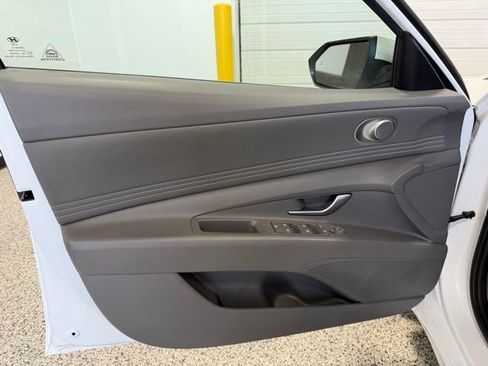 Used 2023 Hyundai Elantra SEL w/ Convenience Package FWD image 8