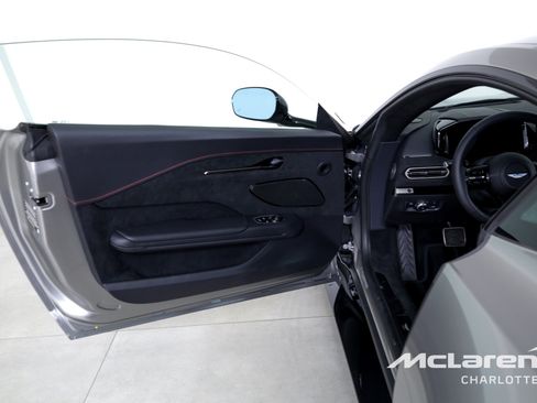 Used 2025 Aston Martin V8 Vantage Coupe image 9