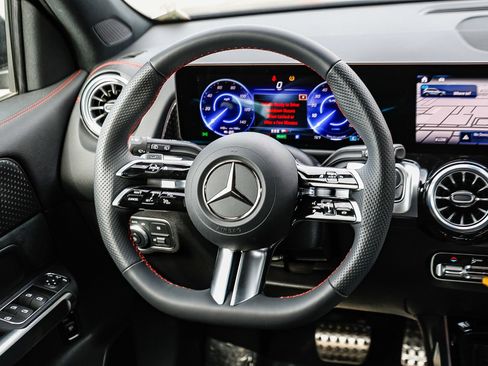 Used 2024 Mercedes-Benz EQB 300 4MATIC image 13