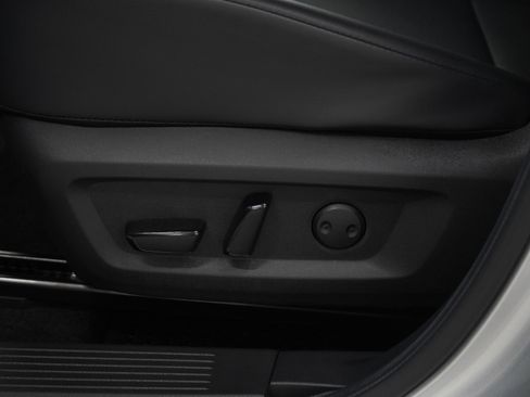 Used 2023 Nissan Rogue SV w/ SV Premium B Package image 28