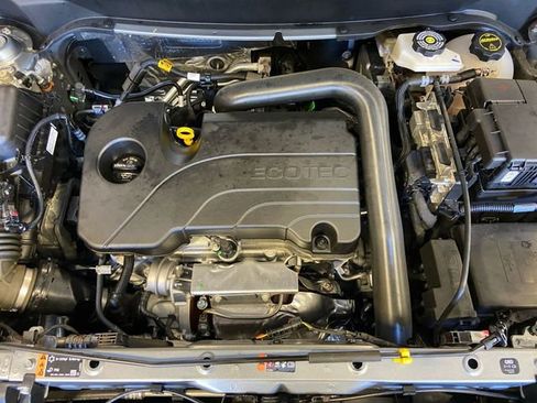 Used 2024 GMC Terrain SLE image 25