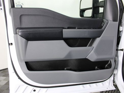 Used 2024 Ford F350 XLT w/ FX4 Off-Road Package image 15
