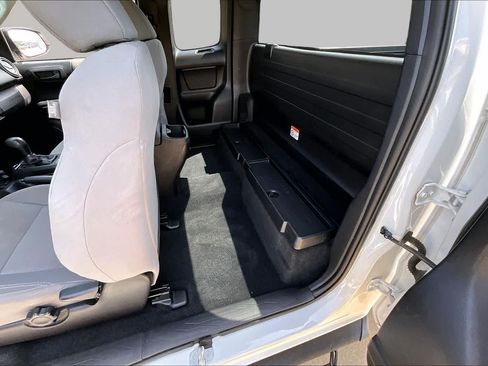 Used 2019 Toyota Tacoma SR AWD/4WD image 19