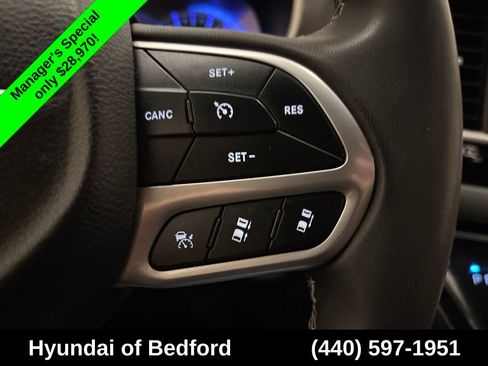 Used 2025 Chrysler Pacifica Select FWD image 18