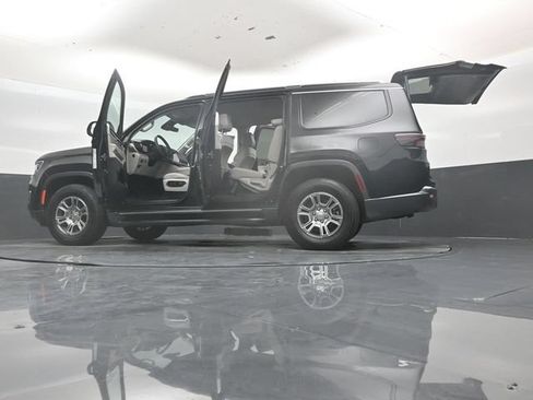 Used 2022 Jeep Wagoneer Series I AWD/4WD image 55