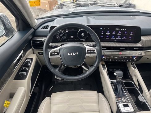 Certified 2024 Kia Telluride SX Prestige w/ Towing Package image 27