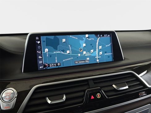 Used 2017 BMW 750i image 25