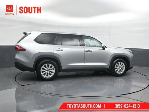 Used 2024 Toyota Grand Highlander AWD image 3